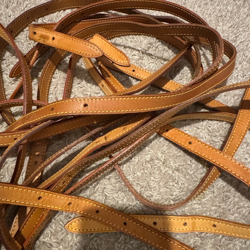 Louis Vuitton bucket bag  strap